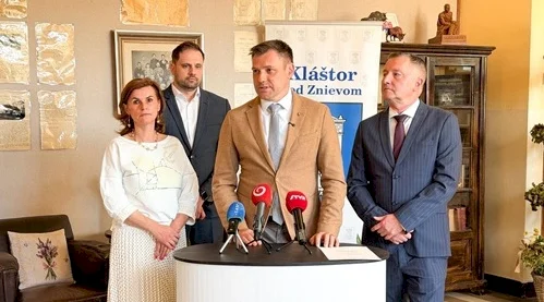 Tarabov rezort rozdelil na opravu škôl 30 miliónov