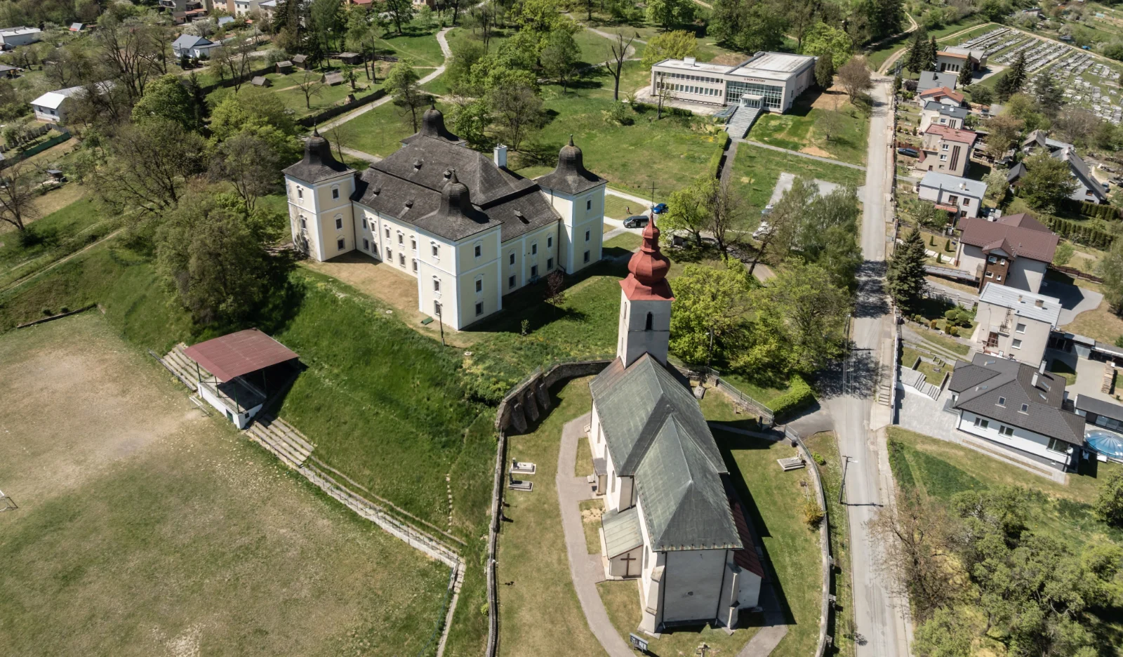 Obnova historického kaštieľa v Hanušovciach nad Topľou pokračuje, kraj spúšťa investíciu za 2,3 milióna eur