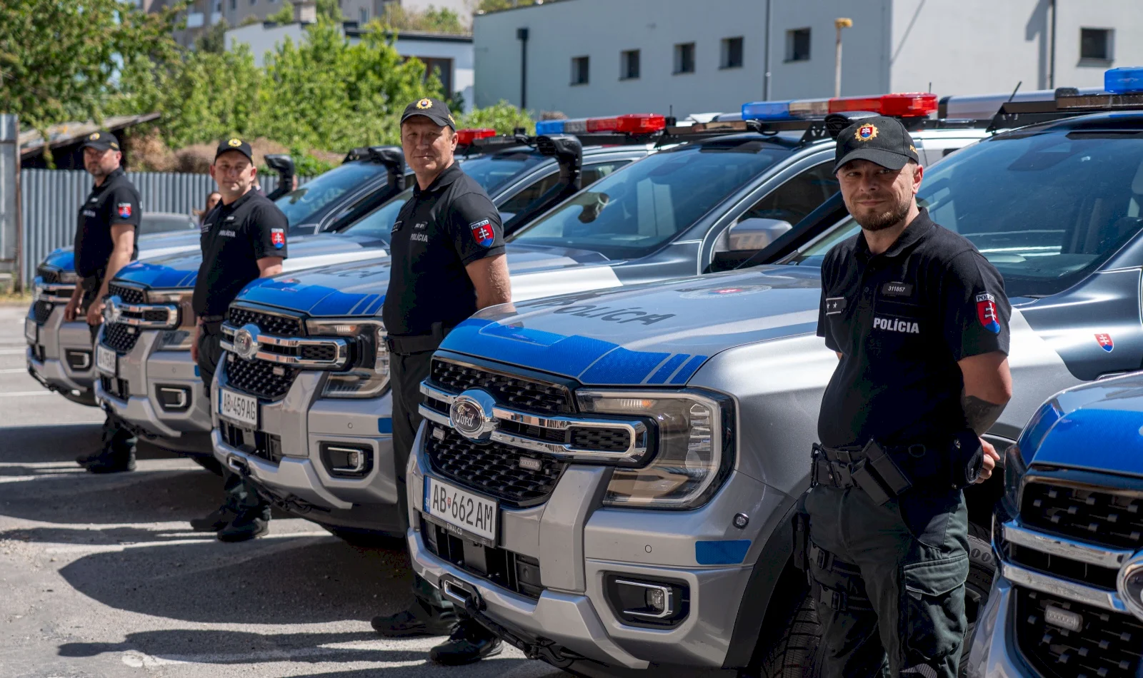 Nové terénne vozidlá pre policajtov na hranici, psovodi získali špecializovanú techniku