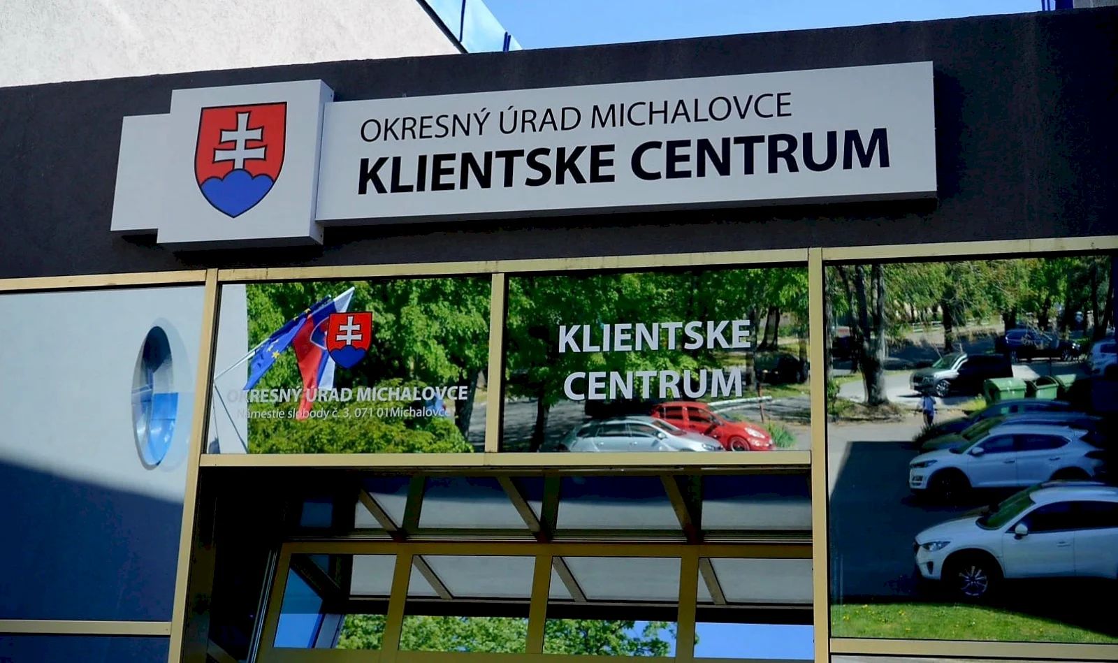 V Michalovciach oficiálne otvorili 70-te klientske centrum na Slovensku