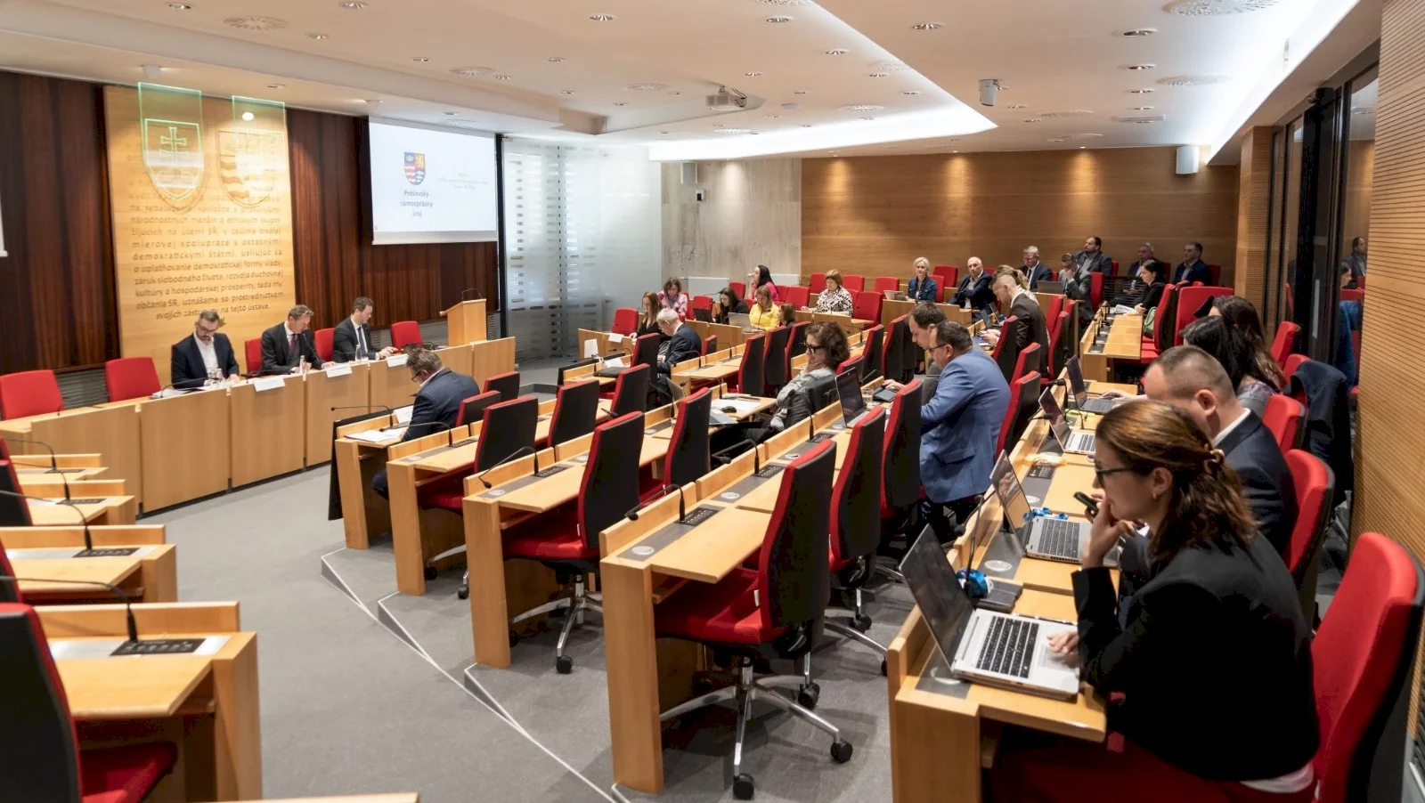 PSK schválil ďalšie milióny zo župných eurofondov pre mestá a obce