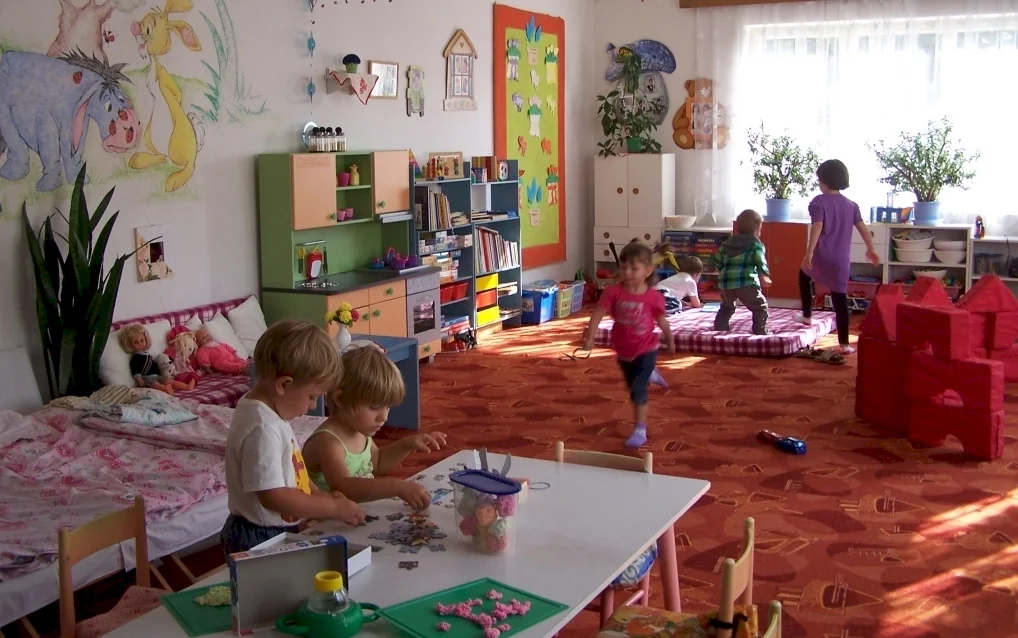 Úrady práce, sociálnych vecí a rodiny poskytujú rodičovský príspevok po neprijatí dieťaťa do materskej školy
