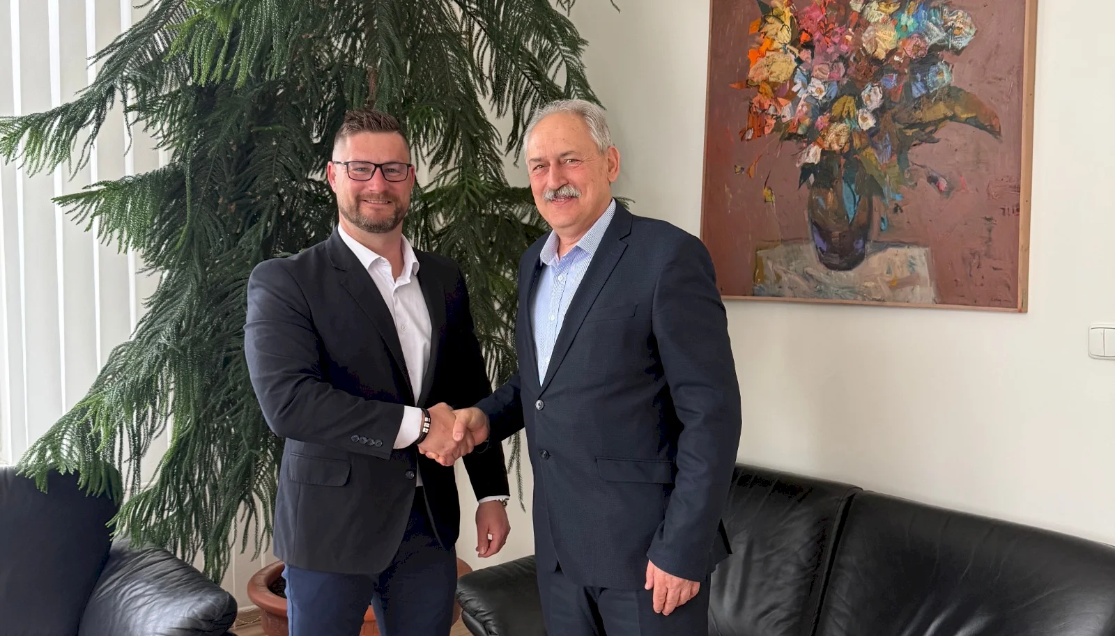 Levice modernizujú mestskú dopravu: ARRIVA prinesie osem nových elektrobusov, mesto predĺžilo zmluvu do roku 2032