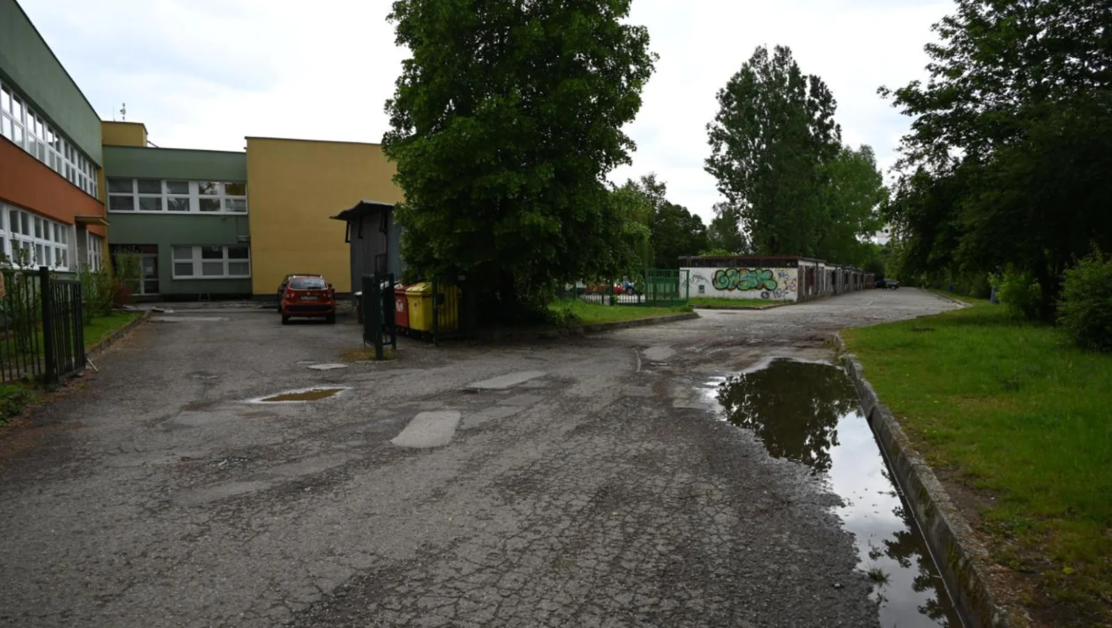 Úprava sídliska Centrum I v Dubnici nad Váhom prinesie vyššiu bezpečnosť žiakov základnej školy aj nové ihrisko