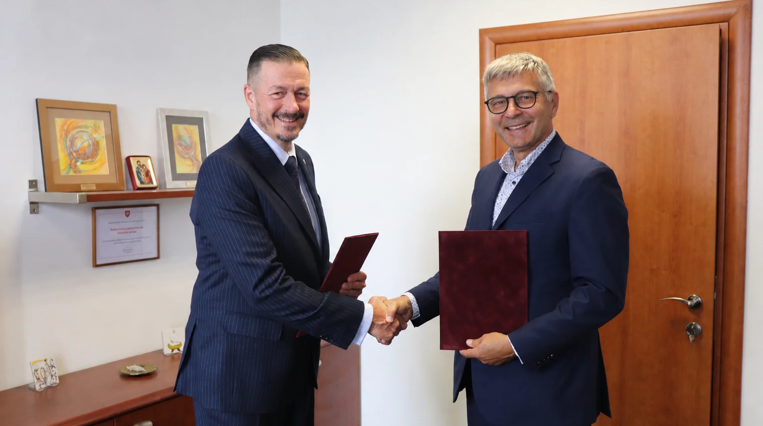 Finančná správa a FIIT STU podpísali memorandum o spolupráci na projekte SAFE
