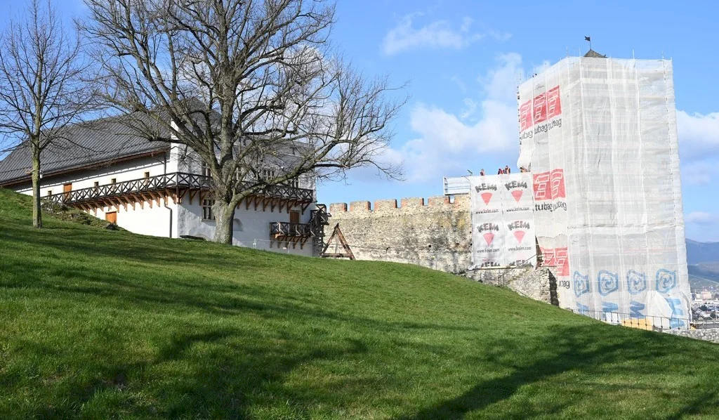 Do Trenčianskeho hradu prúdia miliónové investície