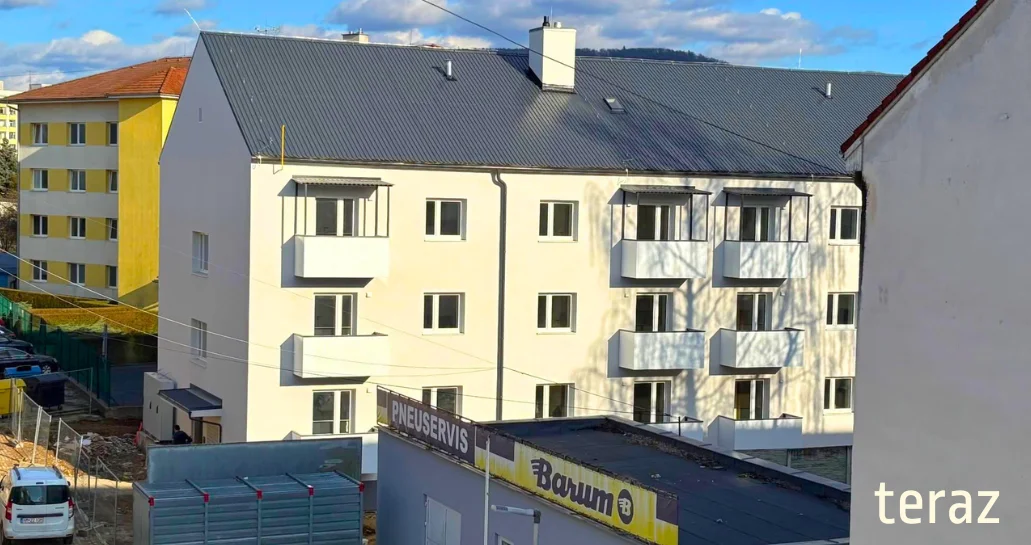 V zrekonštruovanej  bytovke v Dubnici nad Váhom už prenocovali prví nájomníci