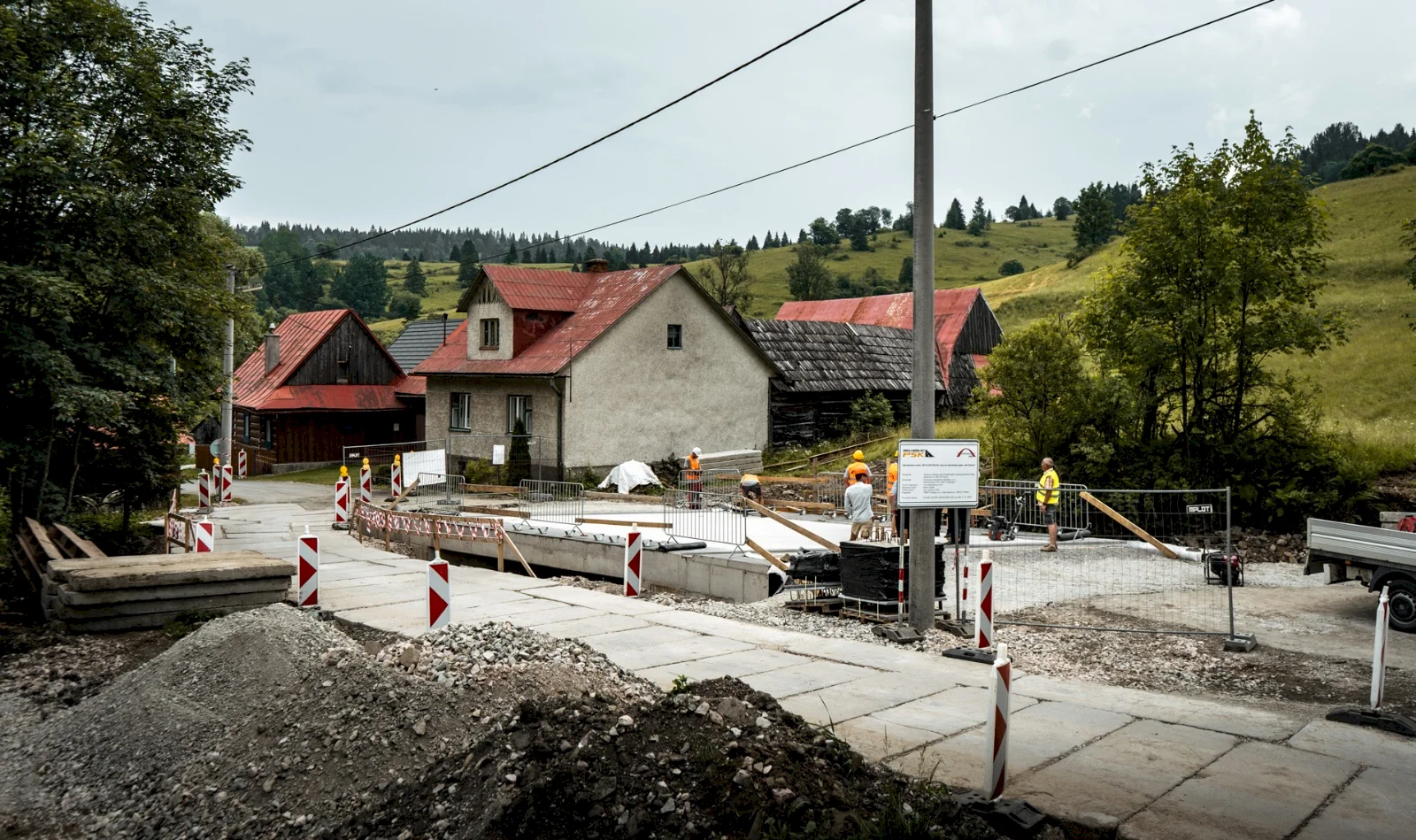 V Osturni obnovujú most z roku 1975, práce zvýšia bezpečnosť dopravy