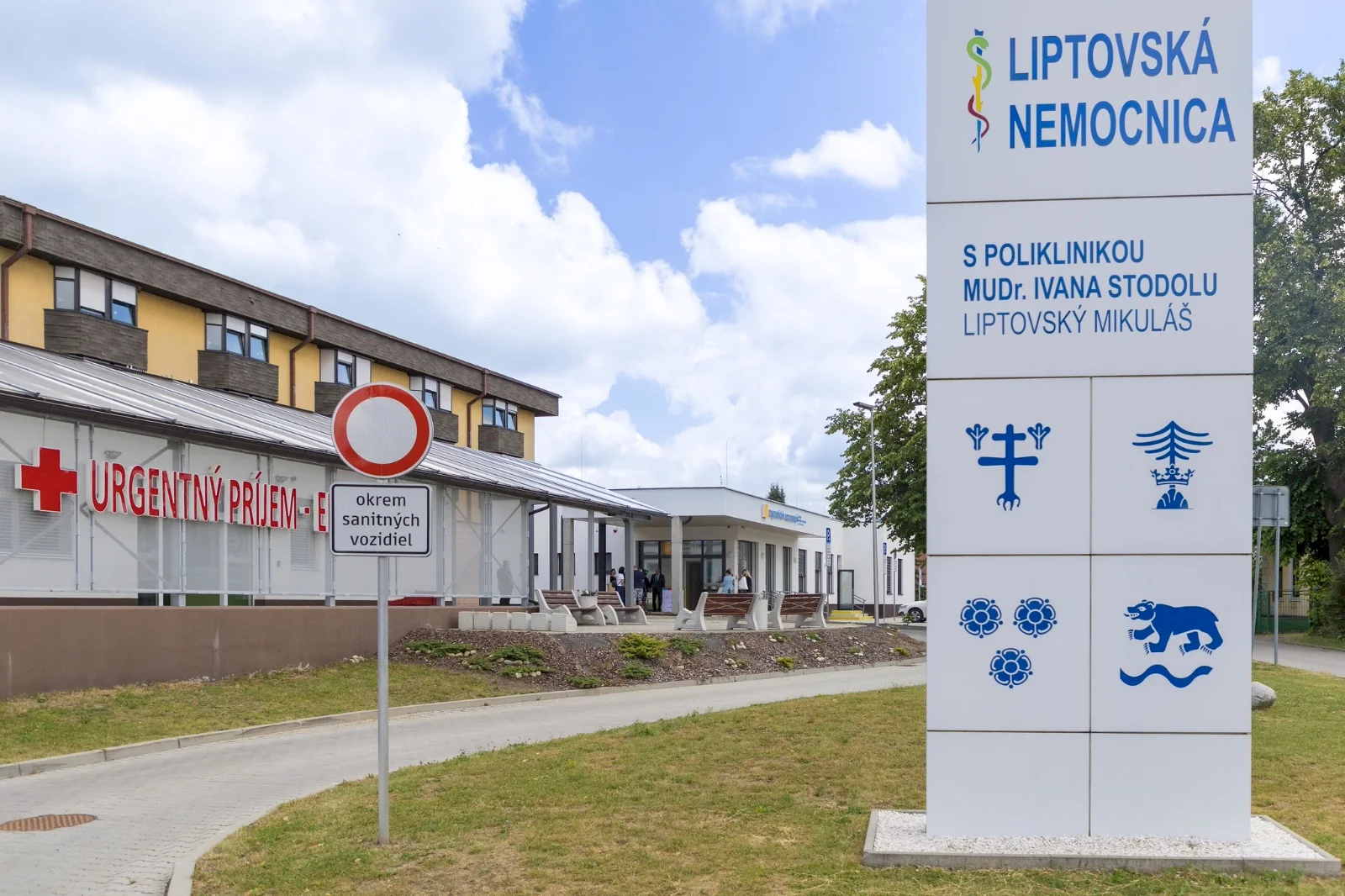 Štátna VšZP finančne znevýhodnila nemocnice ŽSK. Napriek porovnateľným výkonom im platila menej než súkromným sieťam