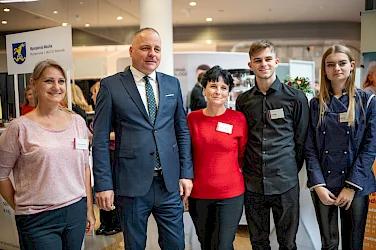 Študentské a cvičné firmy riešili skutočné problémy z praxe: Spojená škola v Pezinku má za sebou úspešný rok