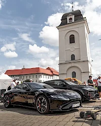 Slovak Car Festival 2026 premení Brezno na miesto stretu minulosti a budúcnosti automobilizmu