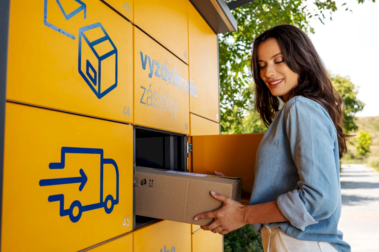 Žltý lístok v schránke už nemusí znamenať cestu na poštu: Presmerujte si zásielku do BalíkoBOXu