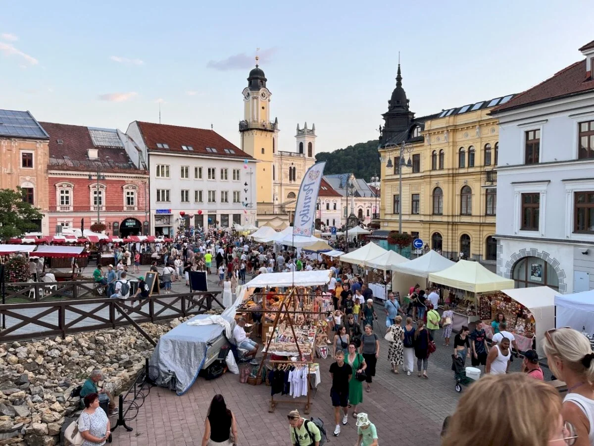 Tohtoročný Radvanský jarmok v Banskej Bystrici bude o skle a ručnej sklárskej výrobe