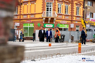 Obnova Námestia sv. Egídia v Poprade napreduje: Kontrolného dňa sa zúčastnil aj minister MIRRI SR Samuel Migaľ