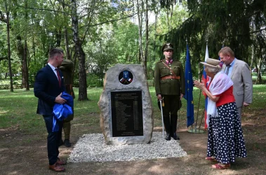 V Dubnici nad Váhom slávnostne odhalili Pamätník francúzskych partizánov