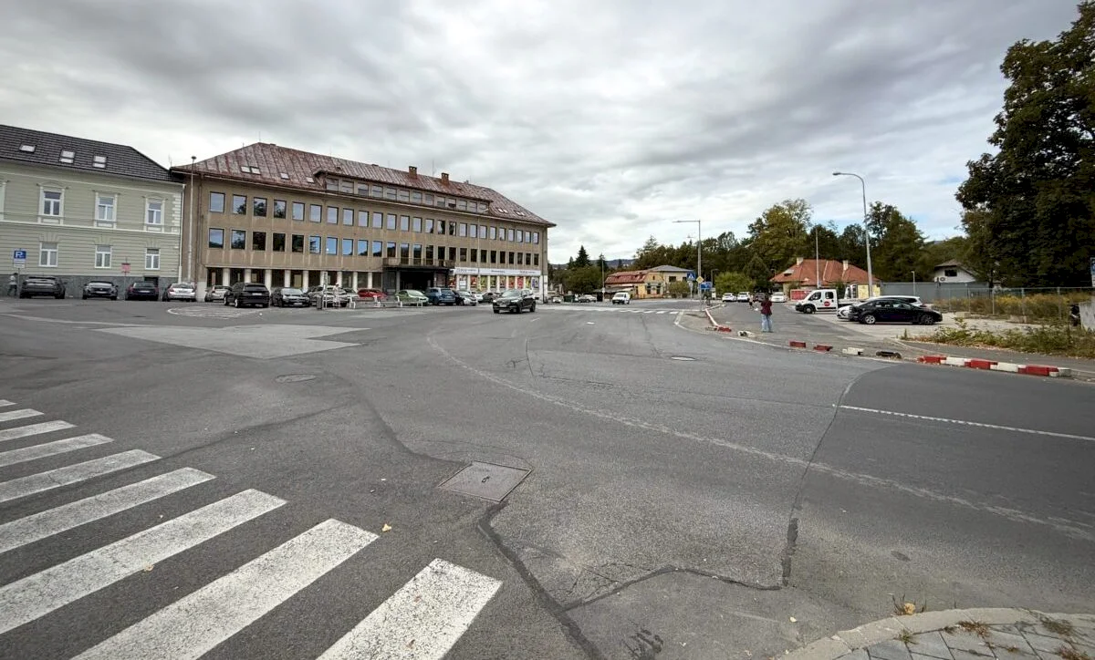 Strieborné námestie v Banskej Bystrici už celé patrí mestu. Teraz ho čaká komplexná rekonštrukcia