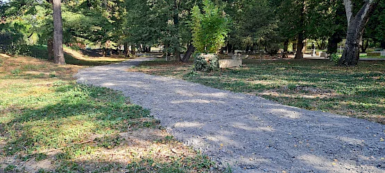 V parku vo Fiľakove vzniká nová oddychová zóna