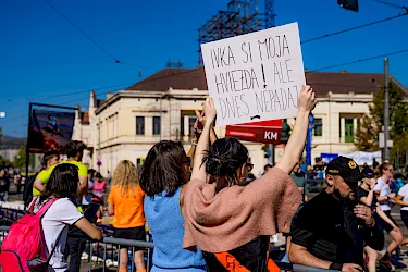 Košická župa fandila v nedeľu bežcom na 103. ročníku Medzinárodného maratónu mieru