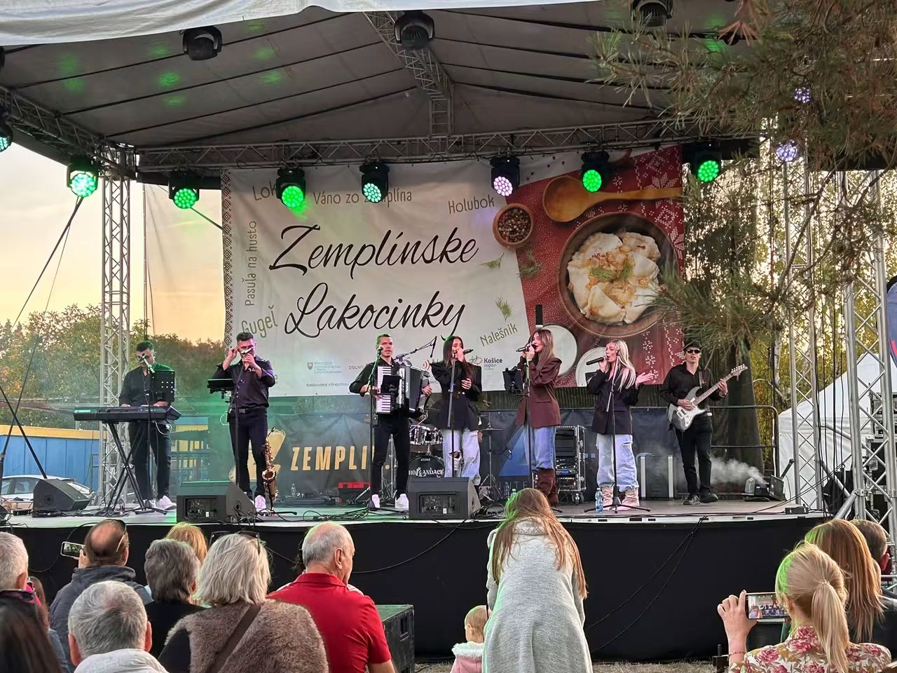 Zemplínske lakocinky priniesli opäť skvelú gastronómiu a zábavu pre celú rodinu. Najlepší guláš navarili Sobrance