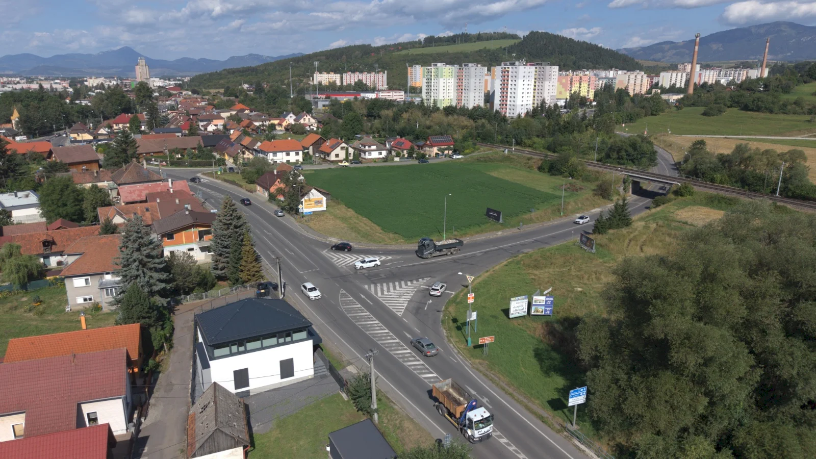 Od štvrtka budú v Liptovskom Mikuláši na križovatke Podbreziny - Okoličné platiť nové pravidlá