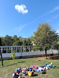 Kampaň SAŽP Niečo visí vo vzduchu pokračuje októbrovou bozkávaciou výzvou