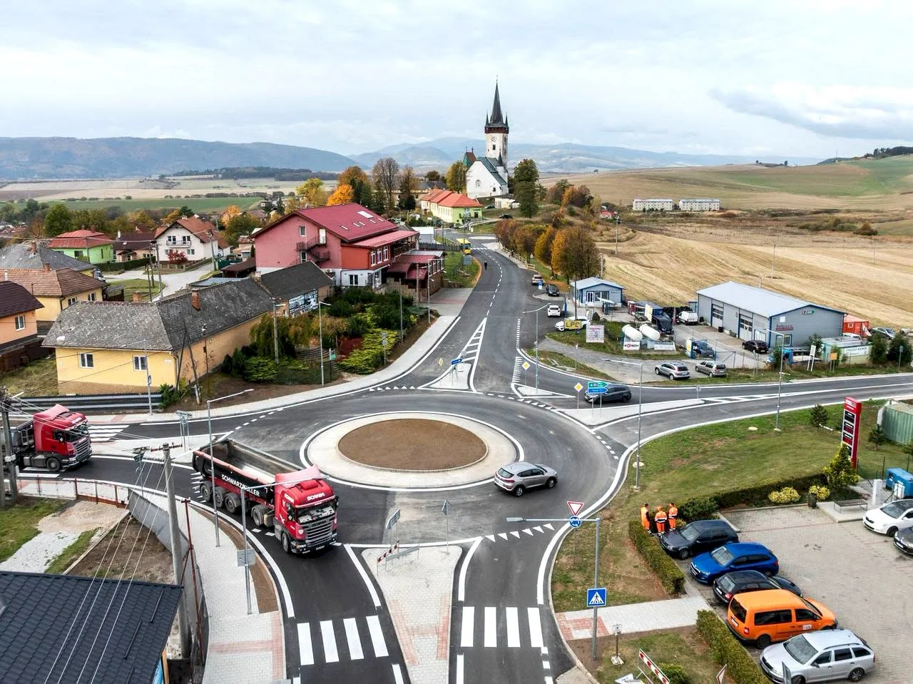 Nová okružná križovatka v Spišskom Štvrtku za 1,2 mil. eur už slúži motoristom