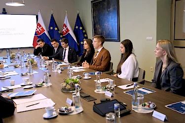 Minister vnútra diskutoval so zástupcami študentov o bezpečnosti škôl a zapojení mladých do prevencie