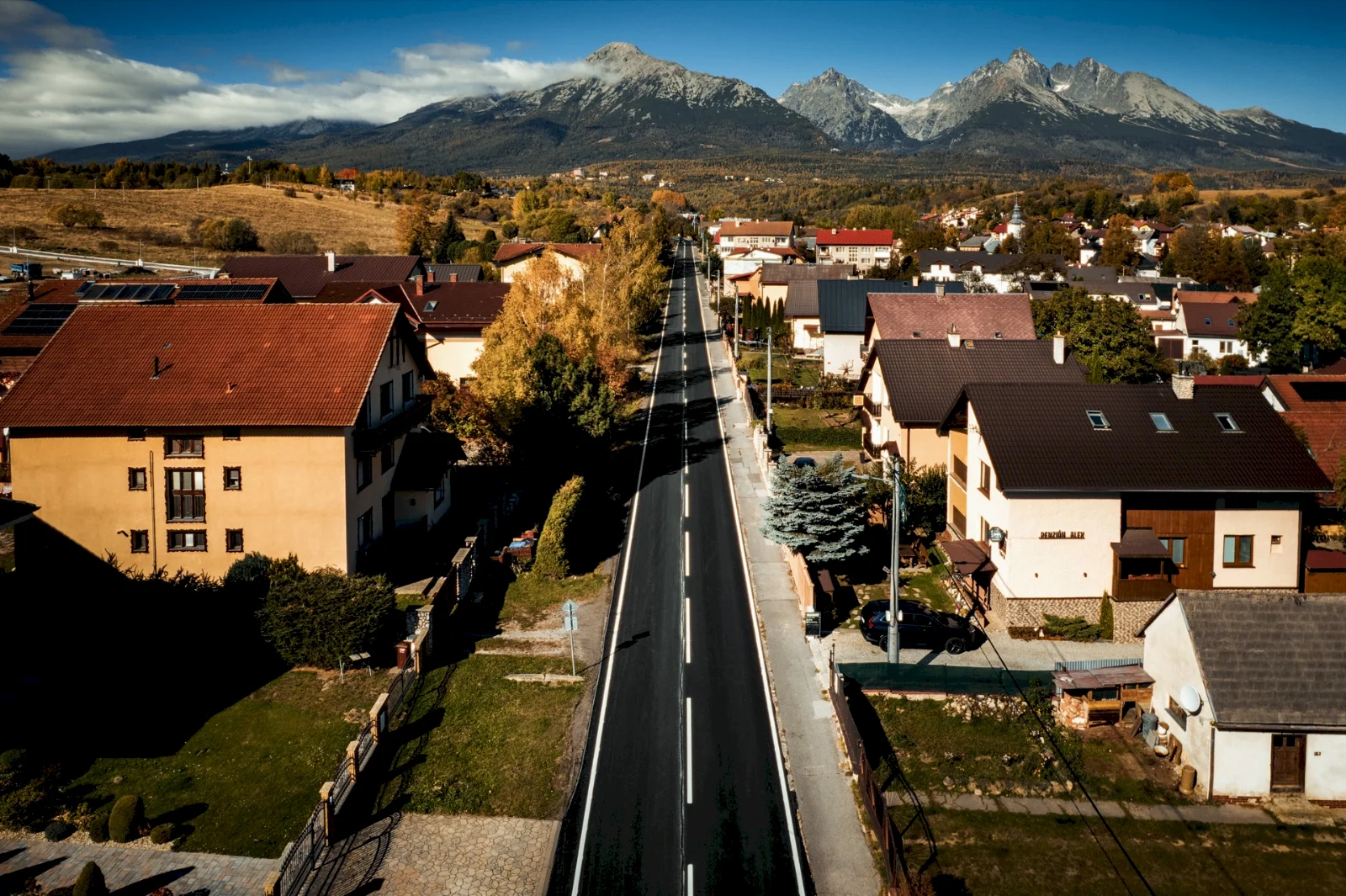 Obec Nová Lesná v okrese Poprad má opravenú cestu s novým asfaltovým povrchom