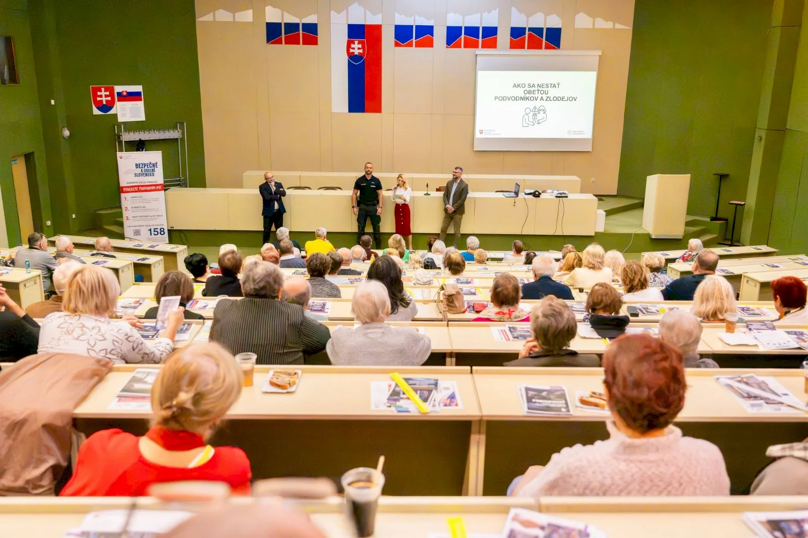 V Žiari nad Hronom pokračovala preventívna kampaň MV SR proti podvodom na senioroch, budúci týždeň mieri do Považskej Bystrice